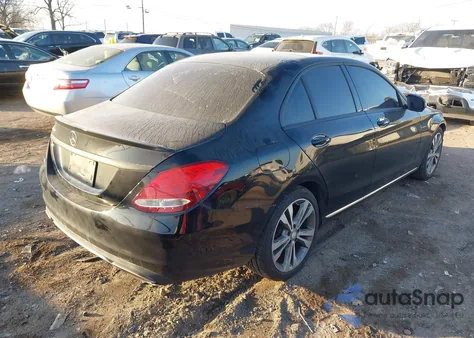 2017 Mercedes-Benz C 300 z USA, uszkodzony, nr VIN WDDWF4JB4HR254758